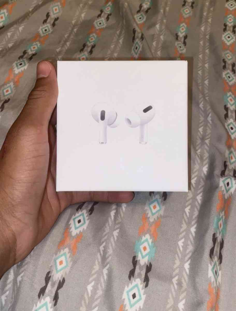 Apple AirPods Pro Charging Case Included And charger include - Dingmans Ferry, Pennsylvania