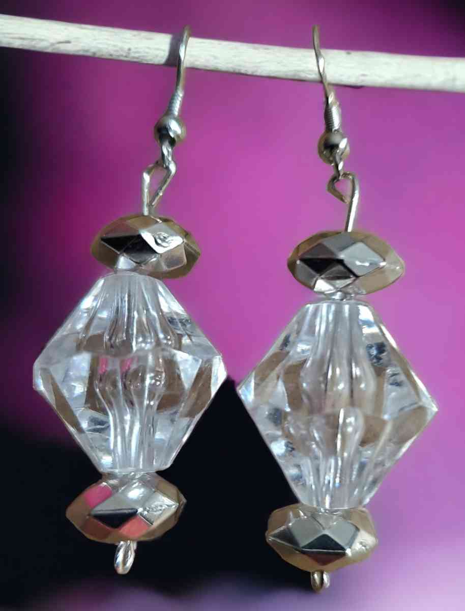 Necklace Bracelet and Earring Set - Youngsville, Louisiana - FleaMarketBay