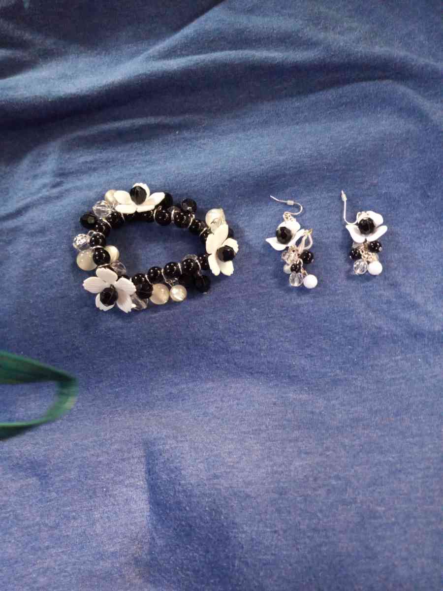 bracelet  earrings set - Tampa, Florida