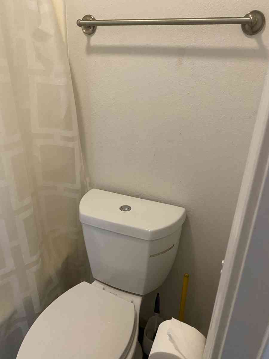 Needing a roommate - Claremont, California - FleaMarketBay