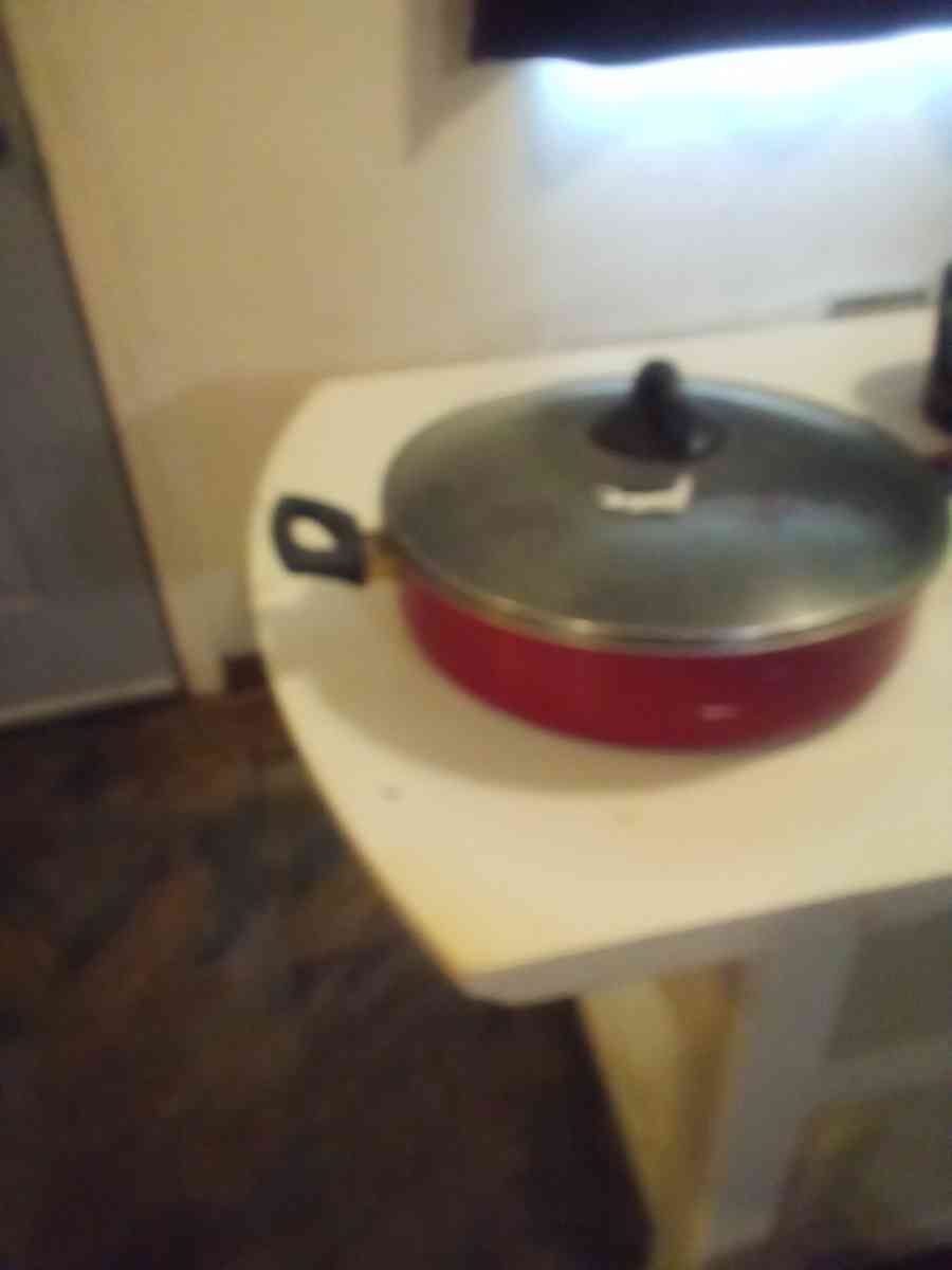 electric skillet selection in good condition - Lubbock, Texas