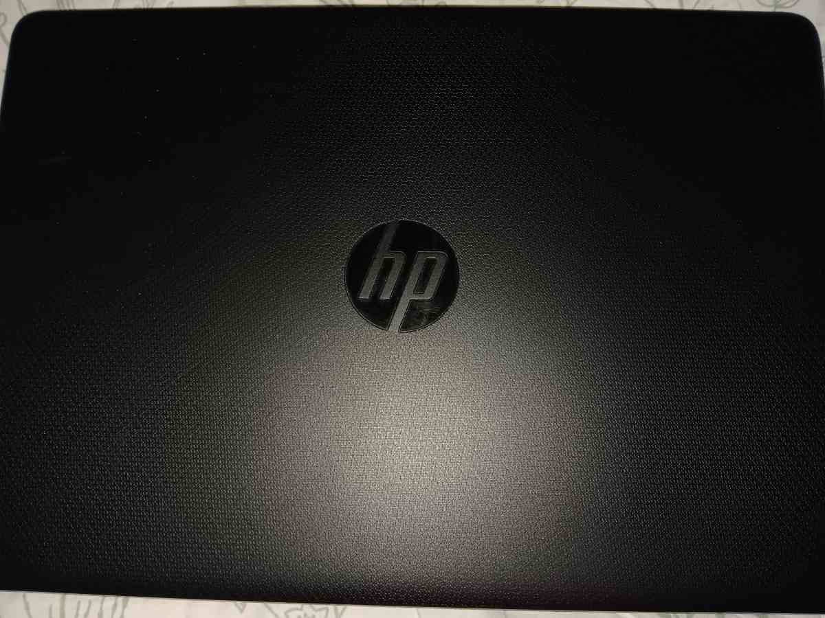 A Hp laptop - Pompano Beach, Florida