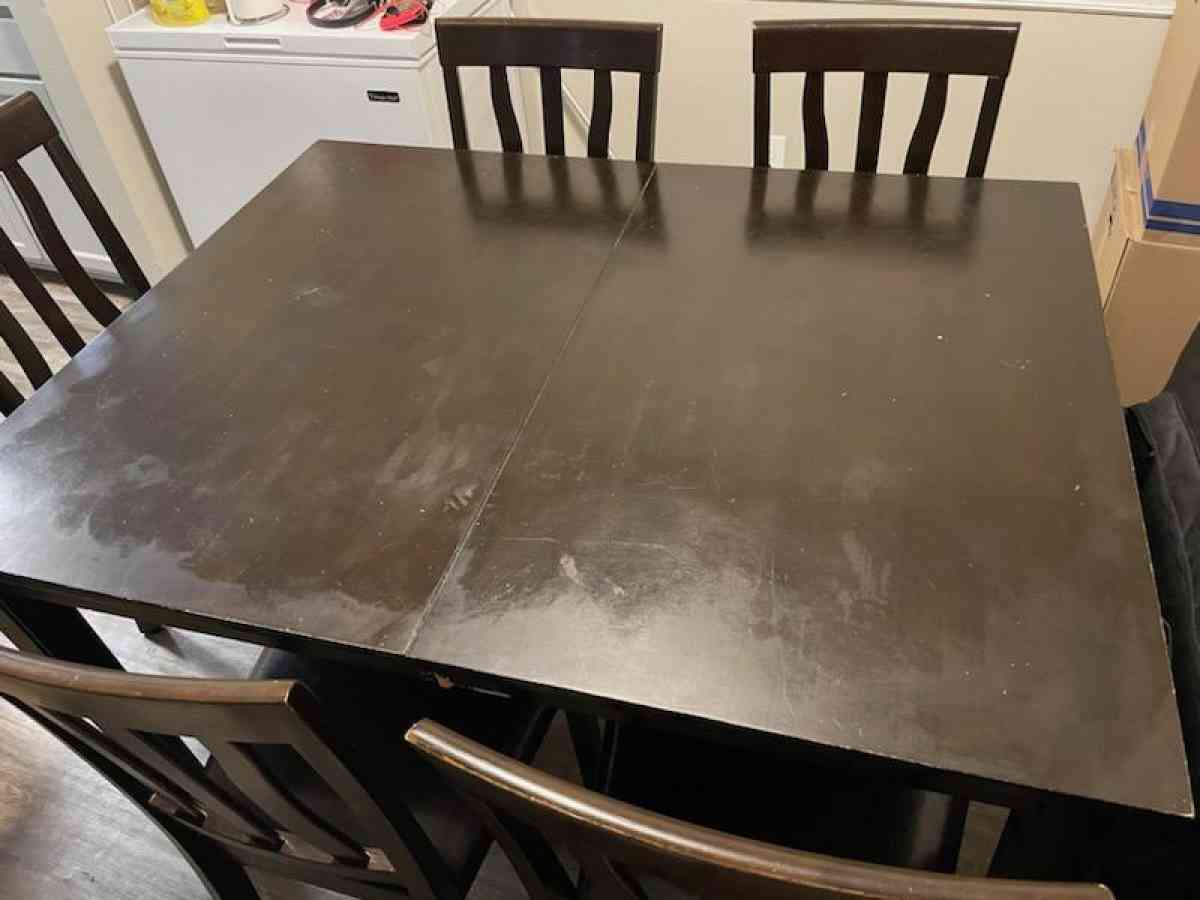 Table includes 5 chairs - Duluth, Georgia - FleaMarketBay