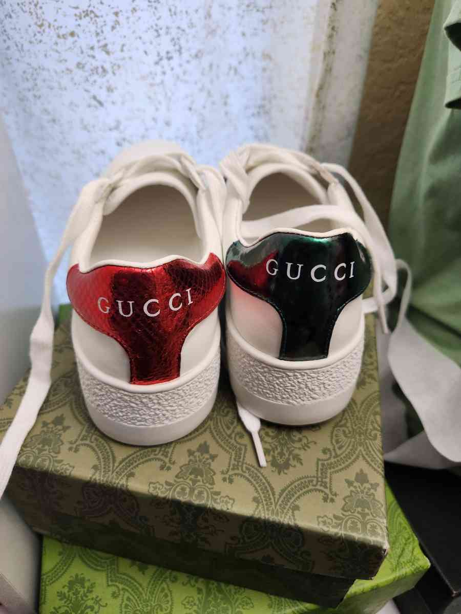 Gucci Bee sneaker Size 7 - Mission Viejo, California - FleaMarketBay