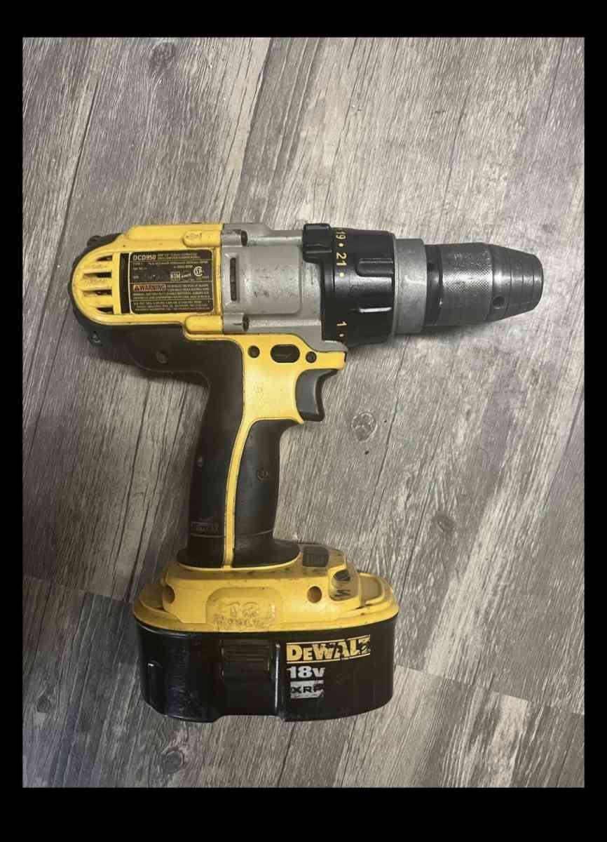 Dewalt drill dcd 950 - Dedham, Massachusetts
