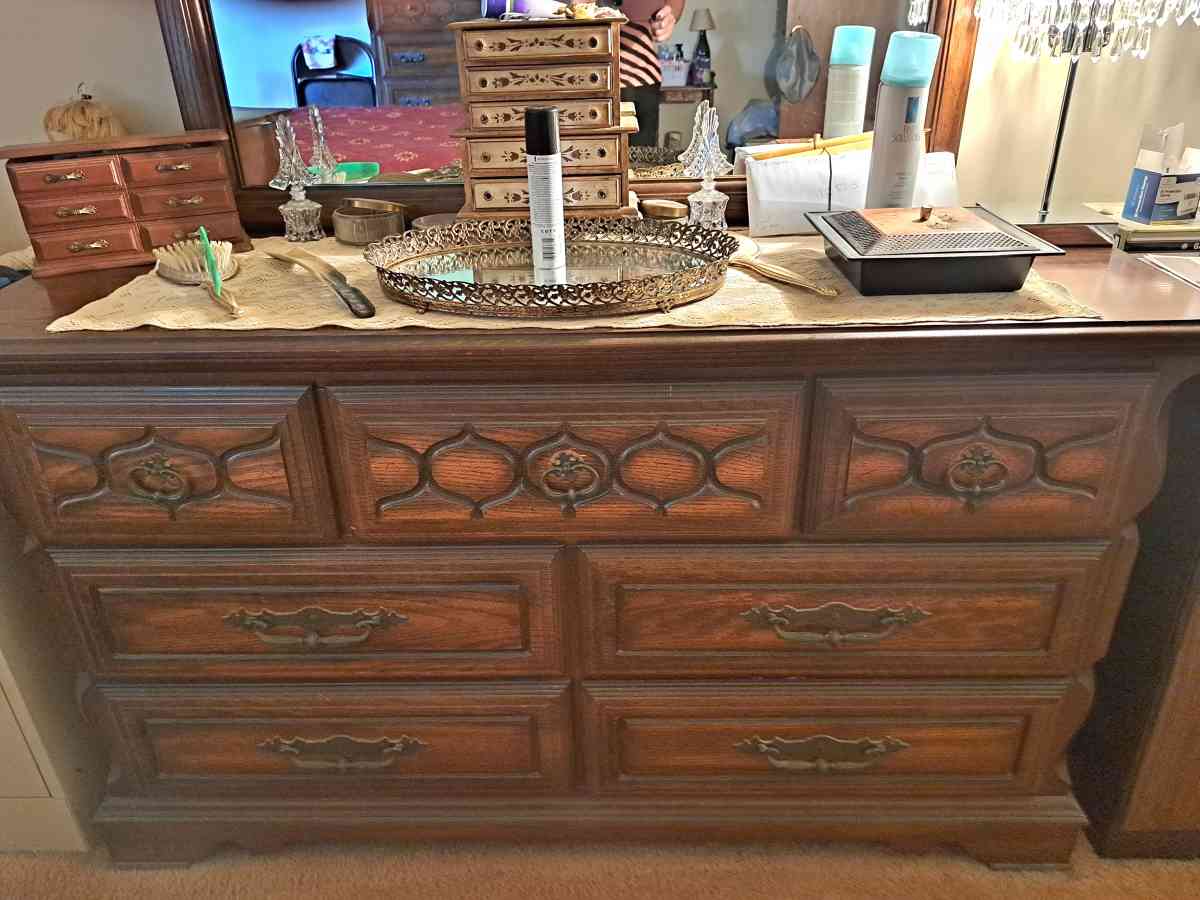 queen bedroom set - Rochester, New York - FleaMarketBay