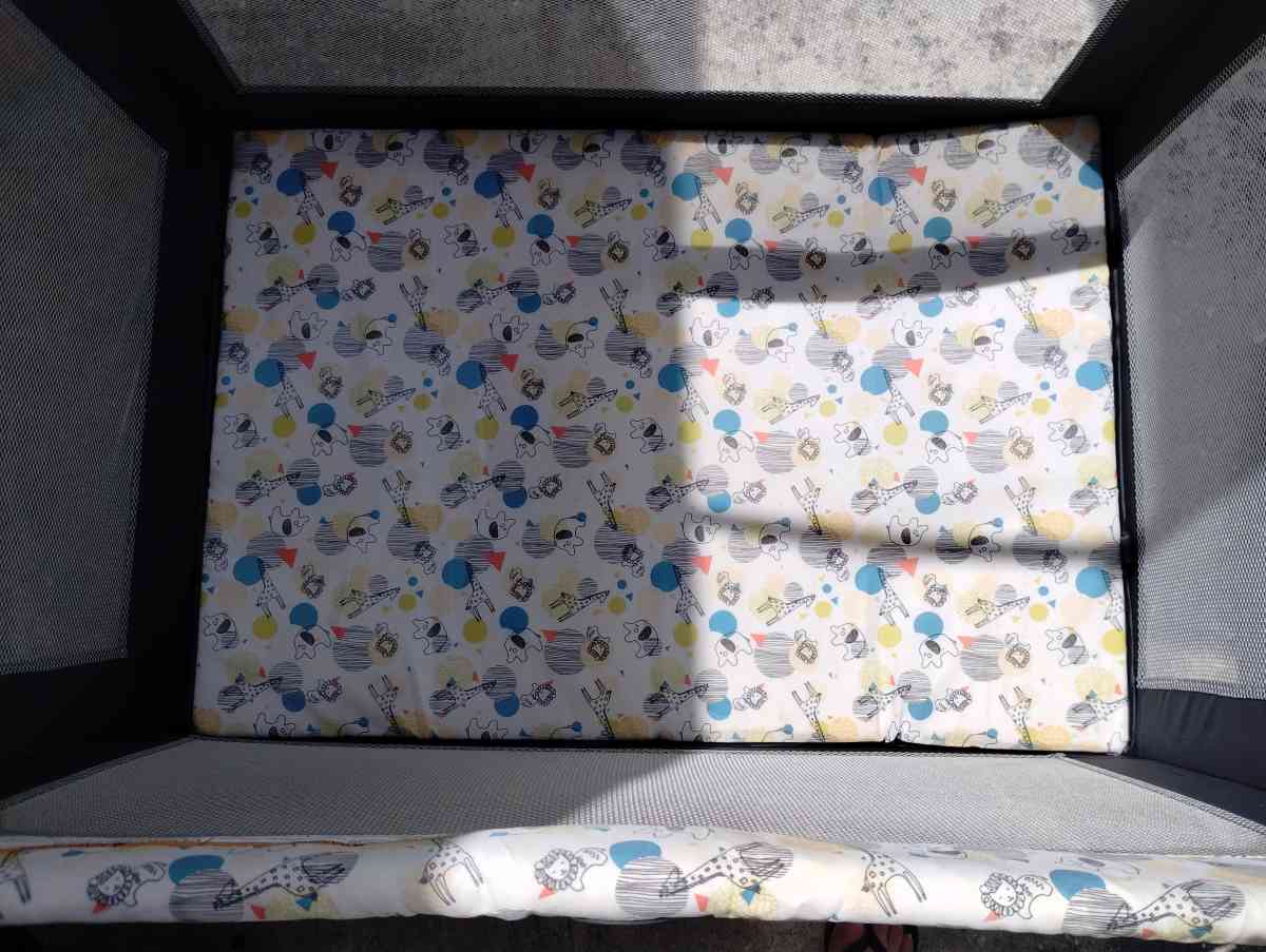 playpen and highchair - Lakeland, Florida - FleaMarketBay