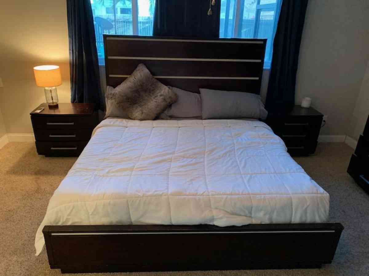 California king adjustable bed with remote and whole bedset - Clearwater, Florida