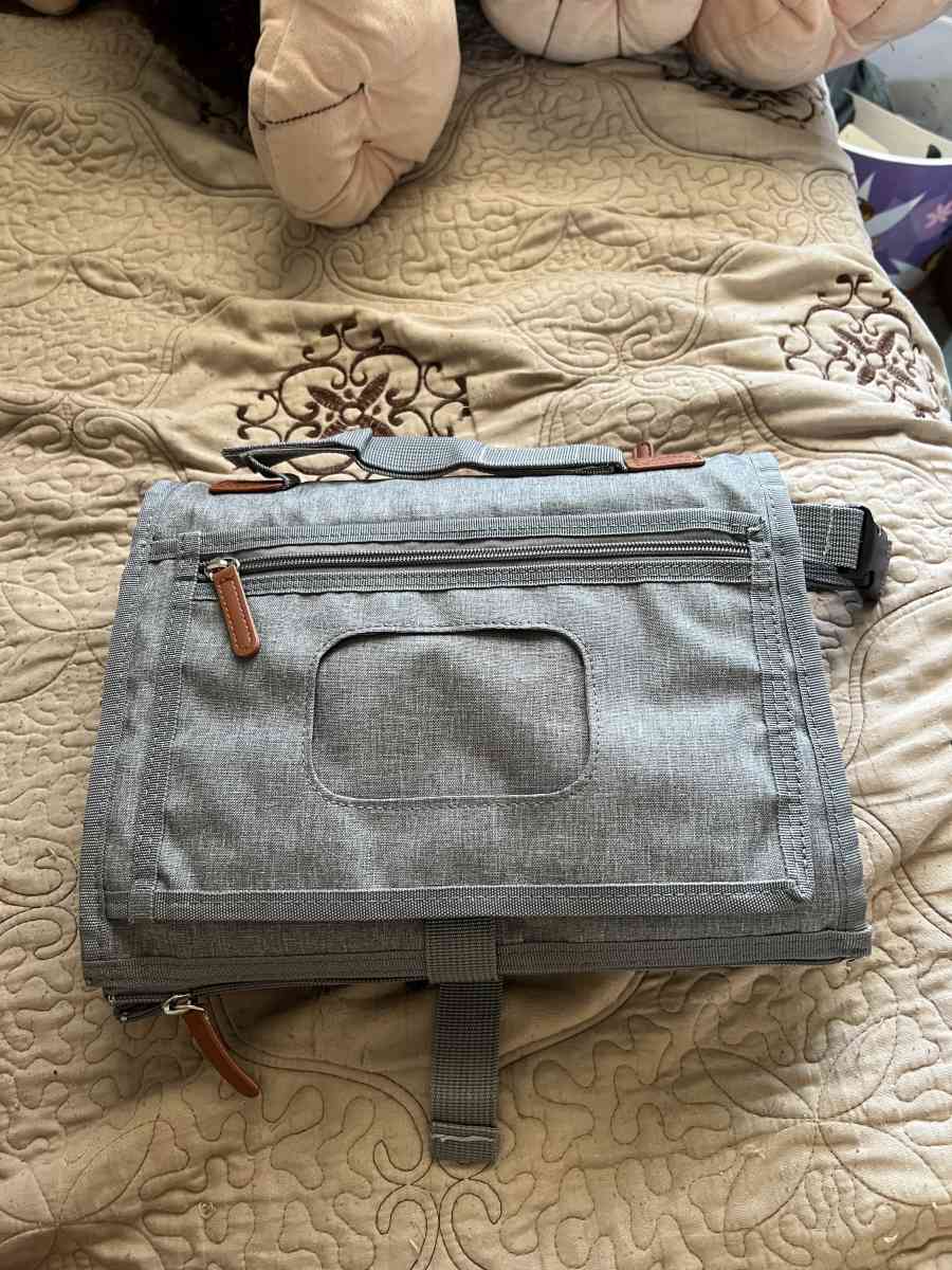 Portable changing pad - Bakersfield, California - FleaMarketBay