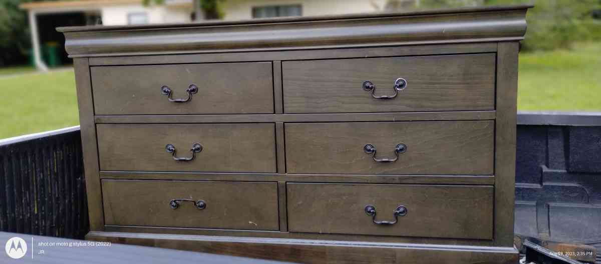 6 drawer wood dresser - Titusville, Florida