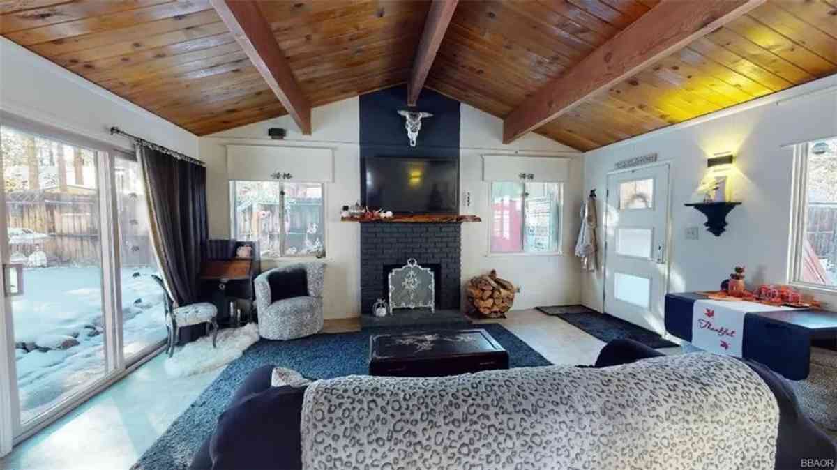 Wonderful 1bed 1bath condo unit for rent - Big Bear City, California - FleaMarketBay