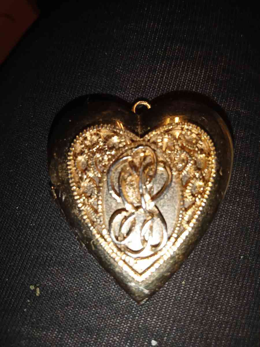 gold toned heart lockit - Concord, California