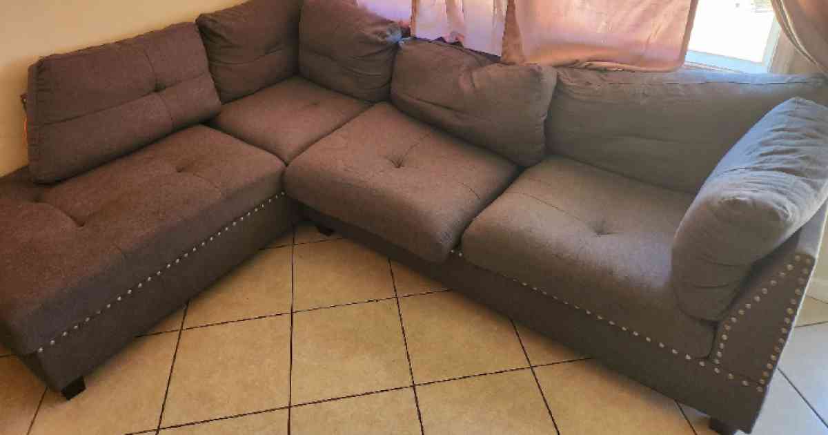 Grey sectional sofa with ottoman - Pine Bluff, Arkansas - FleaMarketBay