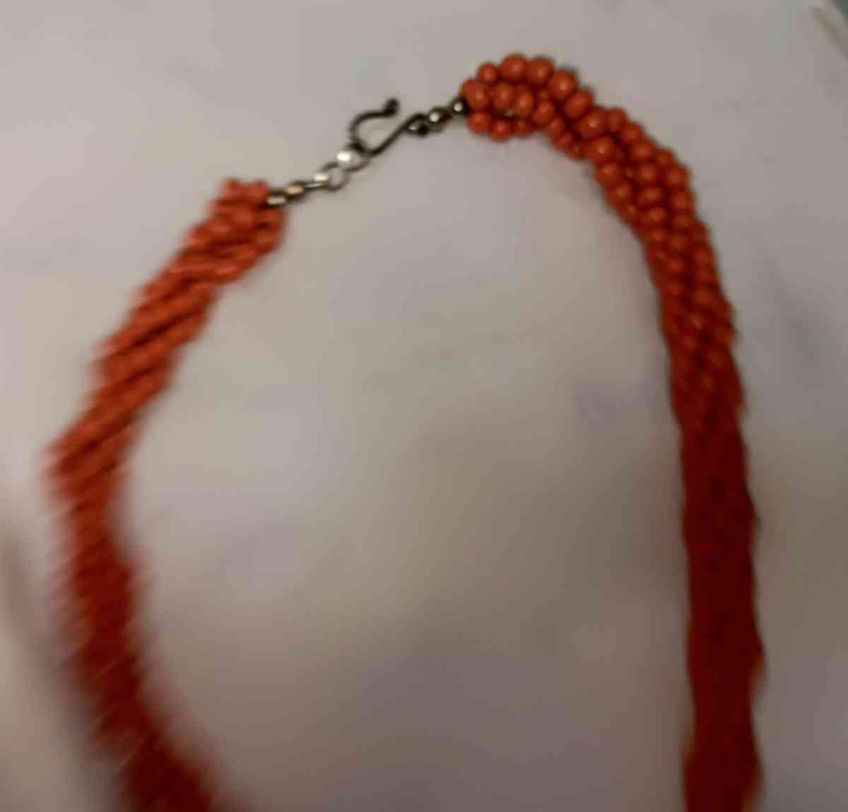 vintage 18 in long necklace - Altamonte Springs, Florida - FleaMarketBay