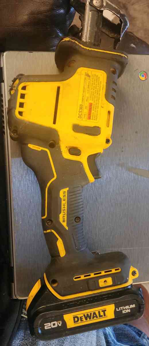 Dewalt reciprocating saw dcs369 w battery and charger - Portland, Oregon - FleaMarketBay
