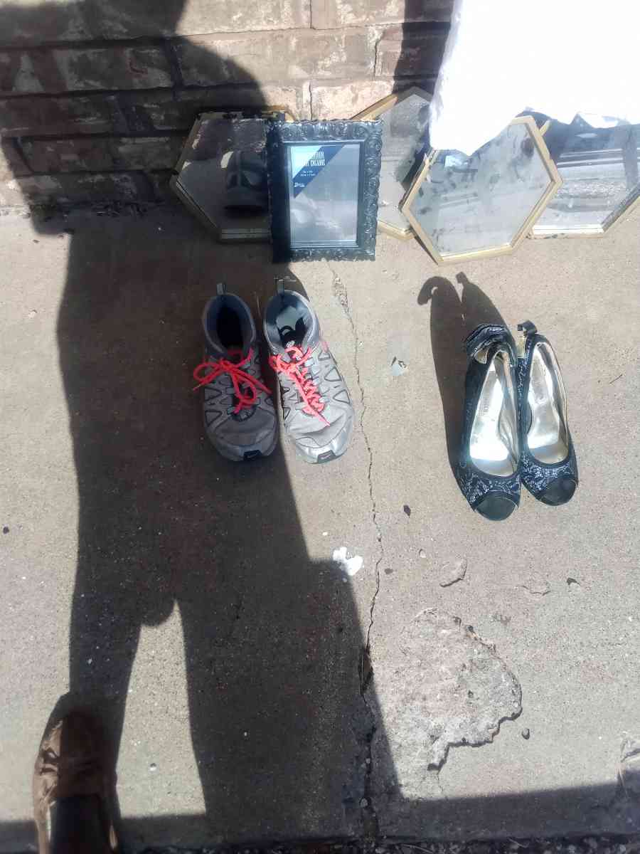 woman clothes and shoes hand bag and wallets - Lubbock, Texas - FleaMarketBay