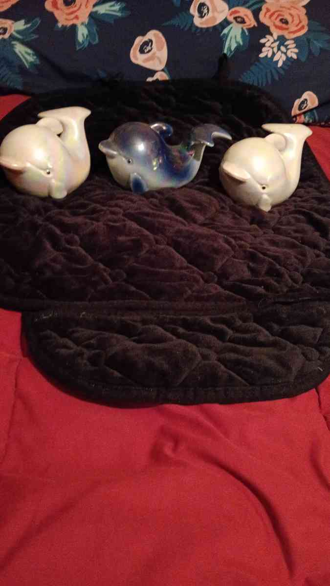 3 peice dohpin set with muti color light reflicting gloss - Seneca, South Carolina