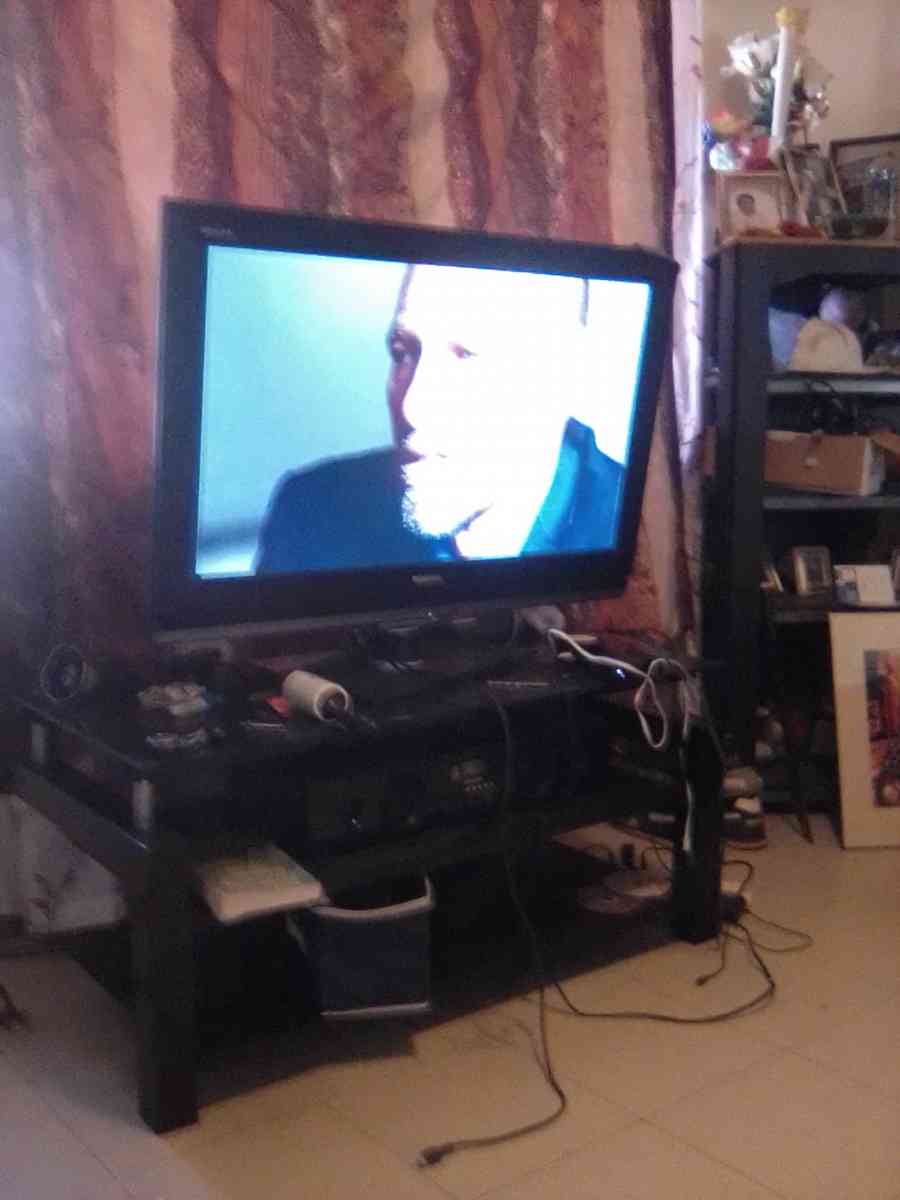 a 45inch smart tv n a surround sound Pyle system n a tv stan - Tucson, Arizona