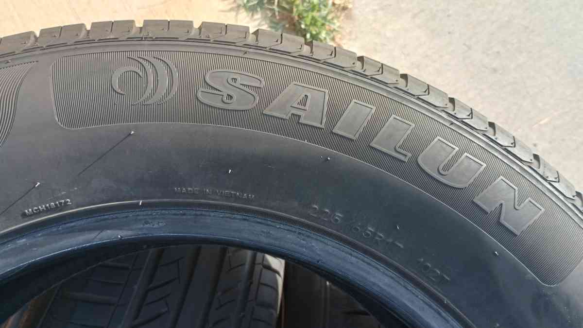Sailun matching set of 4 tires 225 65 17 - Springtown, Texas - FleaMarketBay