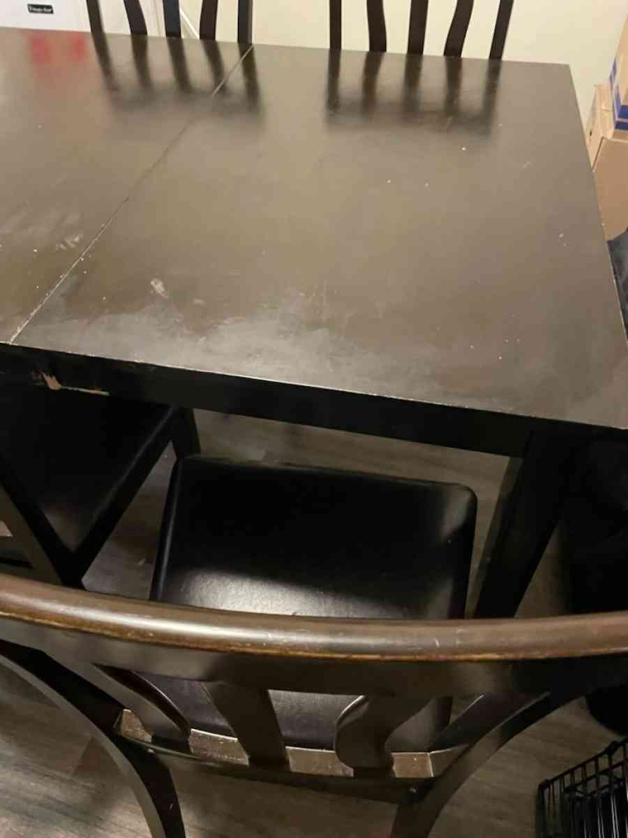 Table includes 5 chairs - Duluth, Georgia - FleaMarketBay