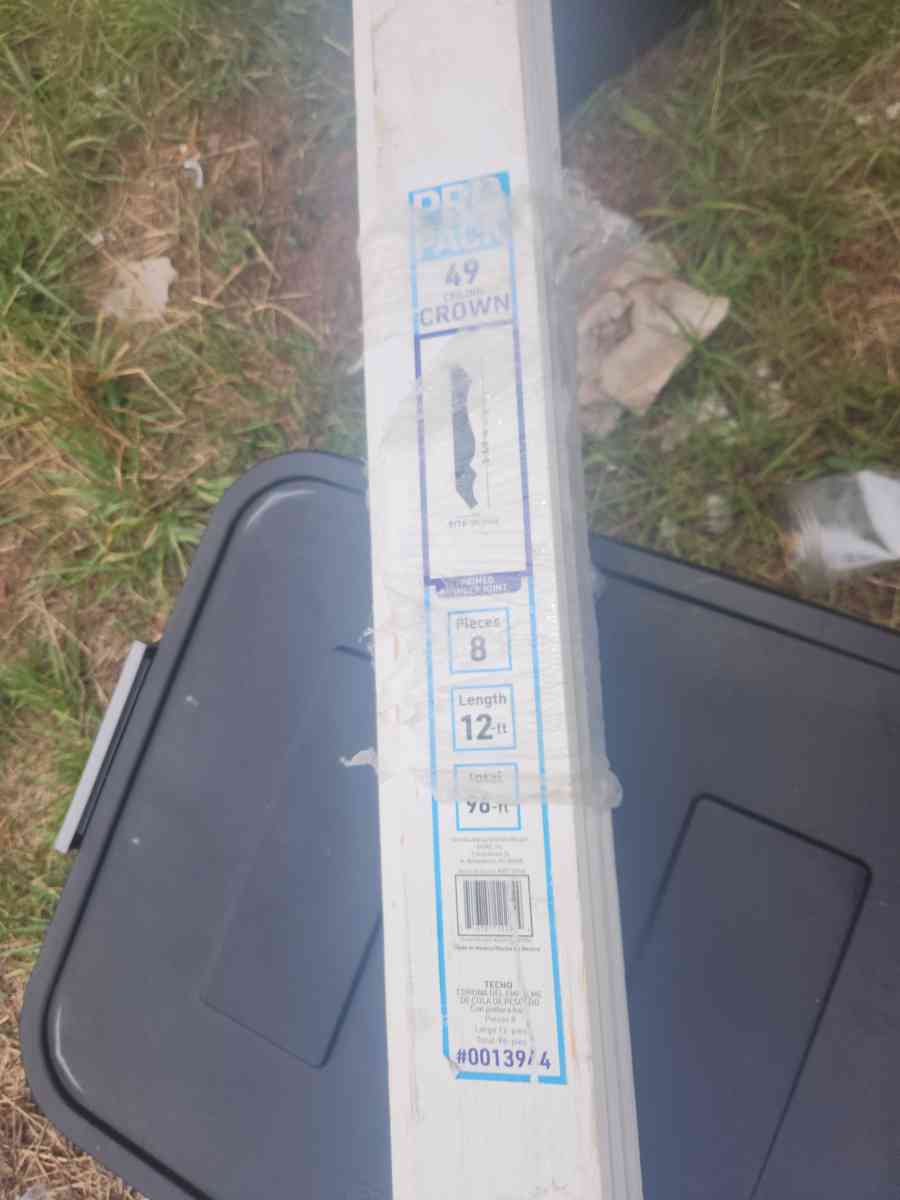 8 pieces 12 ft long crown molding - Honea Path, South Carolina