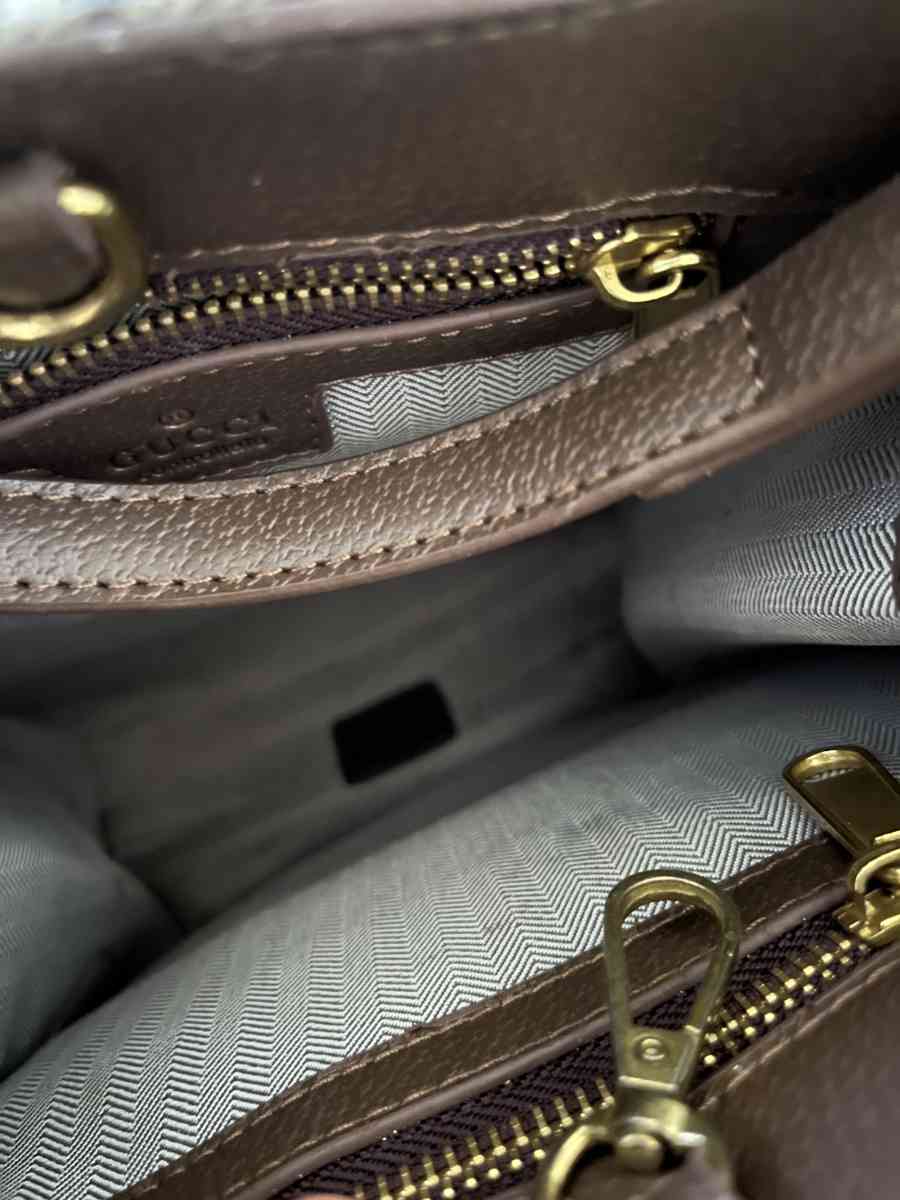 Gucci hand held purse - Baltimore, Maryland - FleaMarketBay