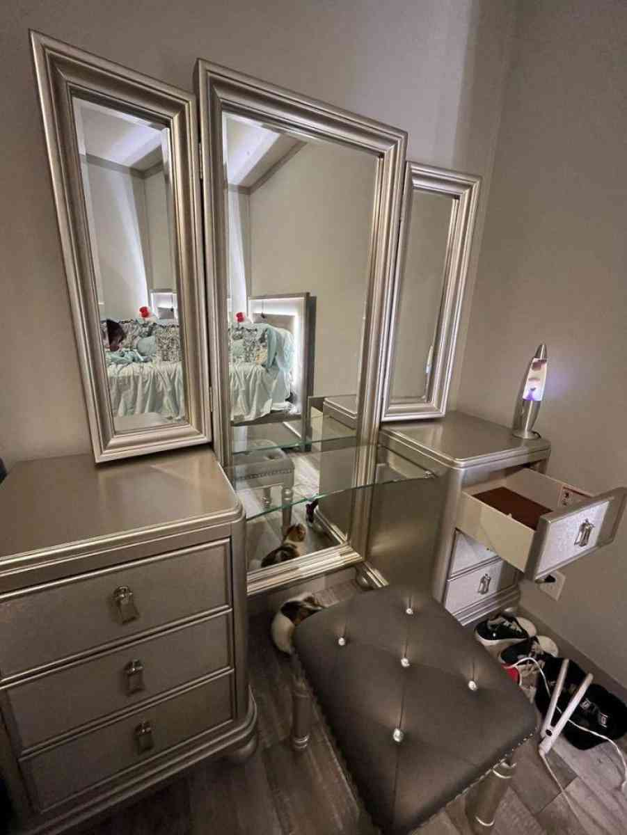 Sofia vergara vanity - Spring Branch, Texas