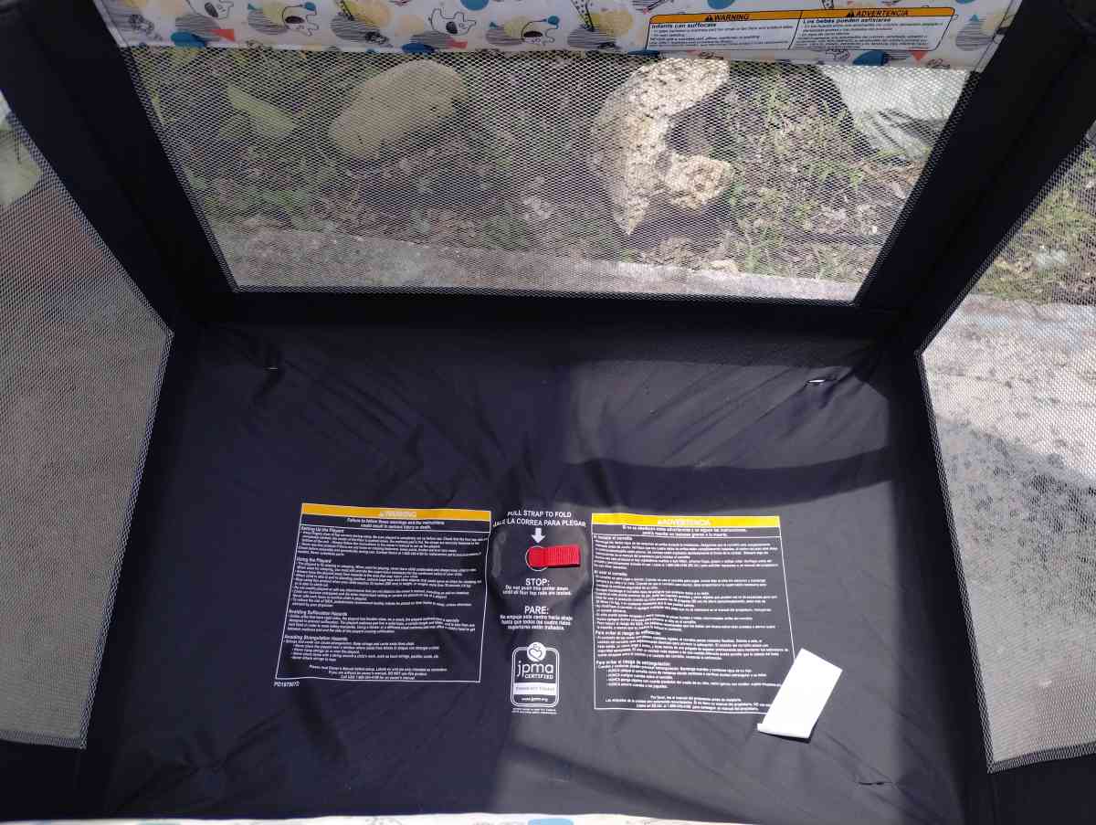 playpen and highchair - Lakeland, Florida - FleaMarketBay