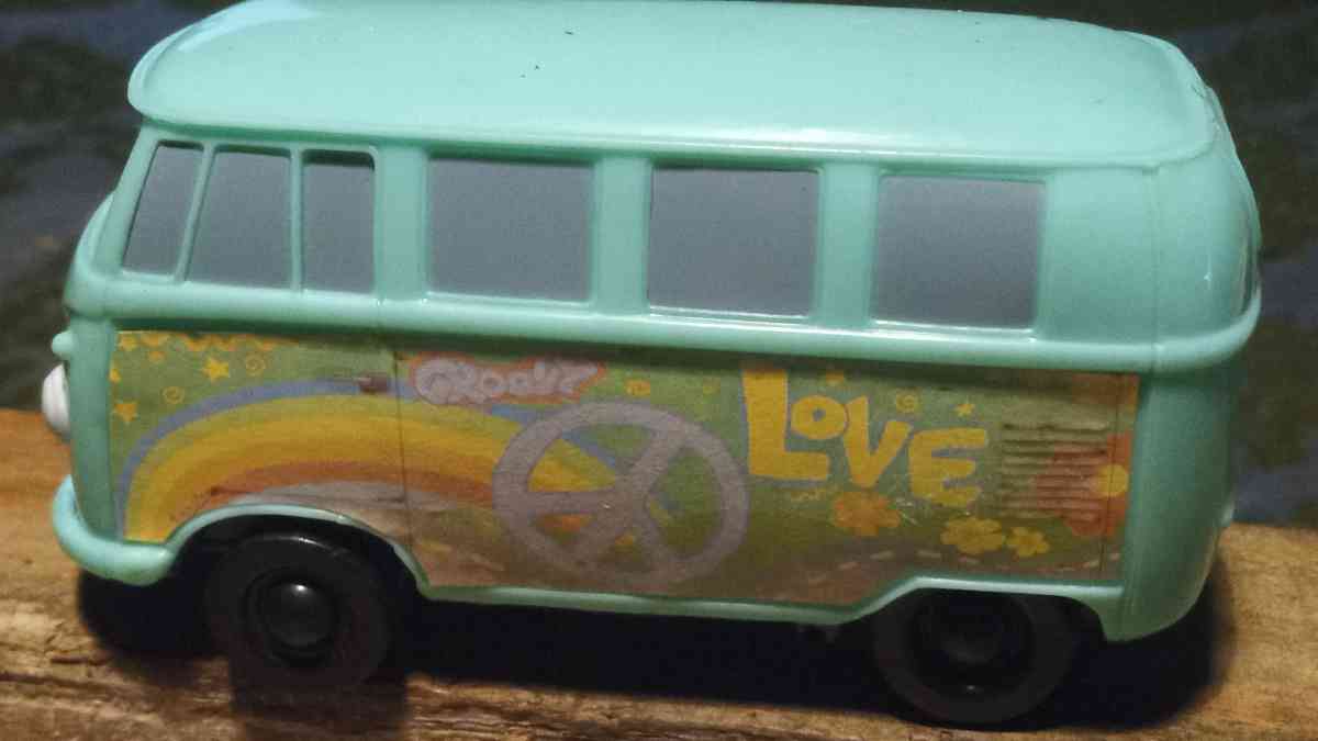 Disney Pixar car Filmore eyes up Bus 2006 - Eastman, Georgia - FleaMarketBay