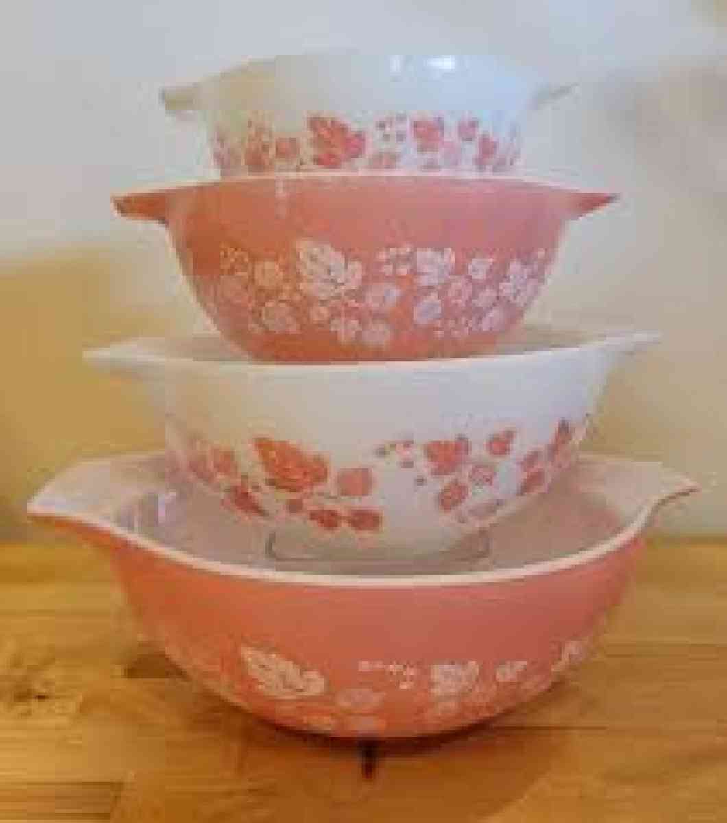 pink pyrex set - South Solon, Ohio - FleaMarketBay