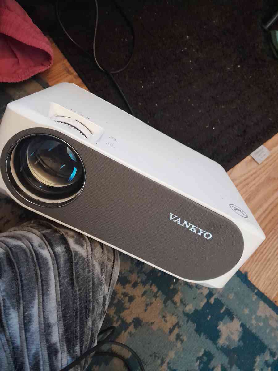 projector - Los Angeles, California - FleaMarketBay