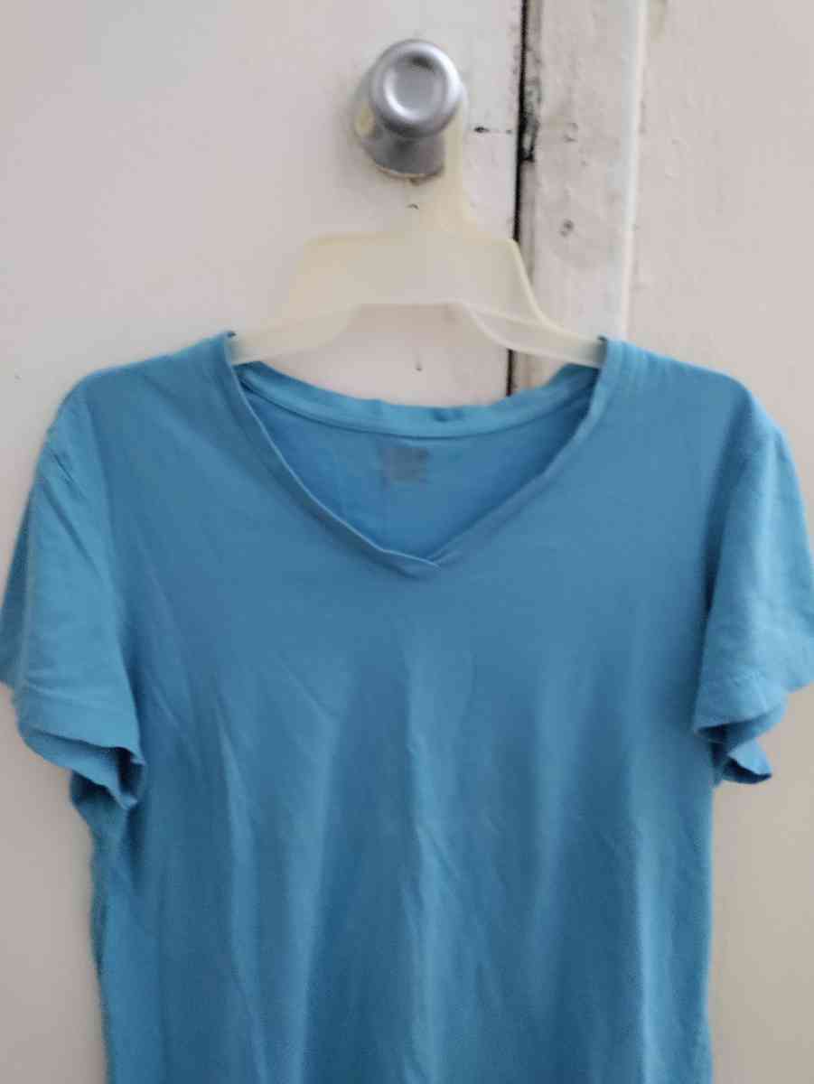 womens t shirt - Altamonte Springs, Florida - FleaMarketBay
