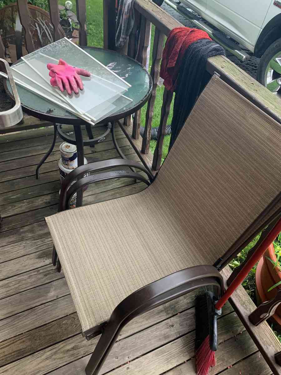outdoor chairs and table - Highland, Indiana