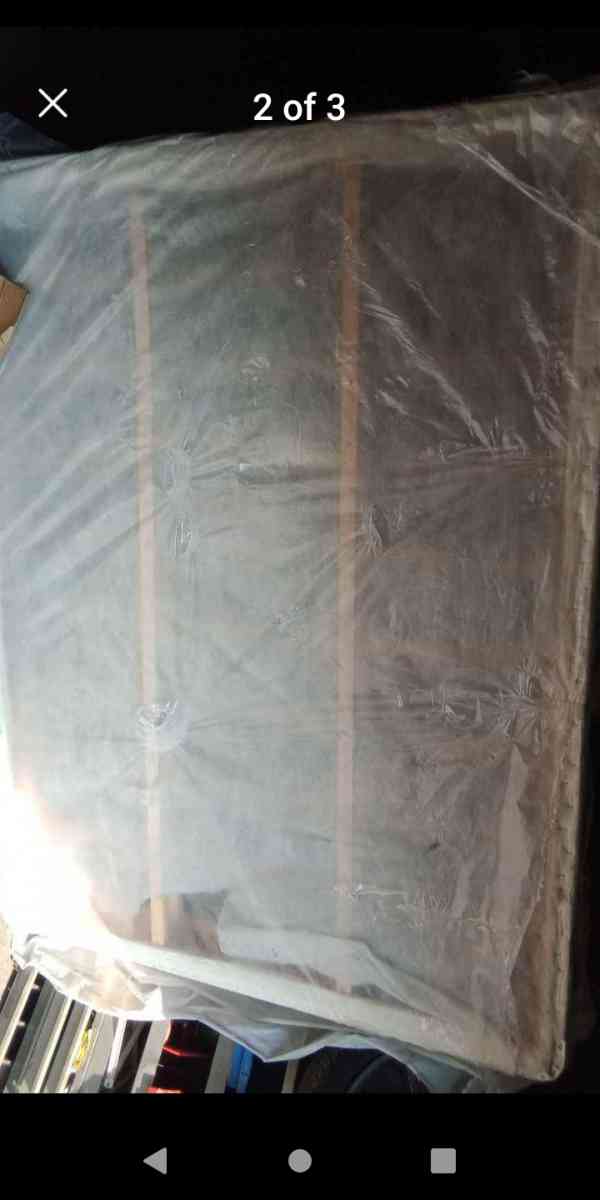 setr tempura pedic queen mattress box spring and frame - Kansas City, Missouri - FleaMarketBay