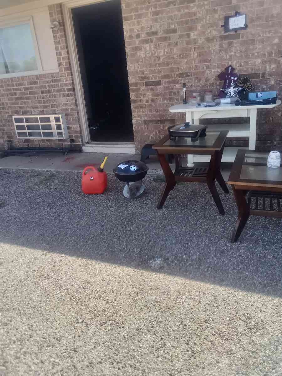 coffee pot and cups electric grill skillet BBQ grill coffee - Lubbock, Texas