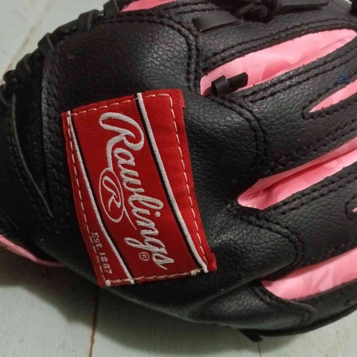 pink softball glove - Bluff, Utah - FleaMarketBay