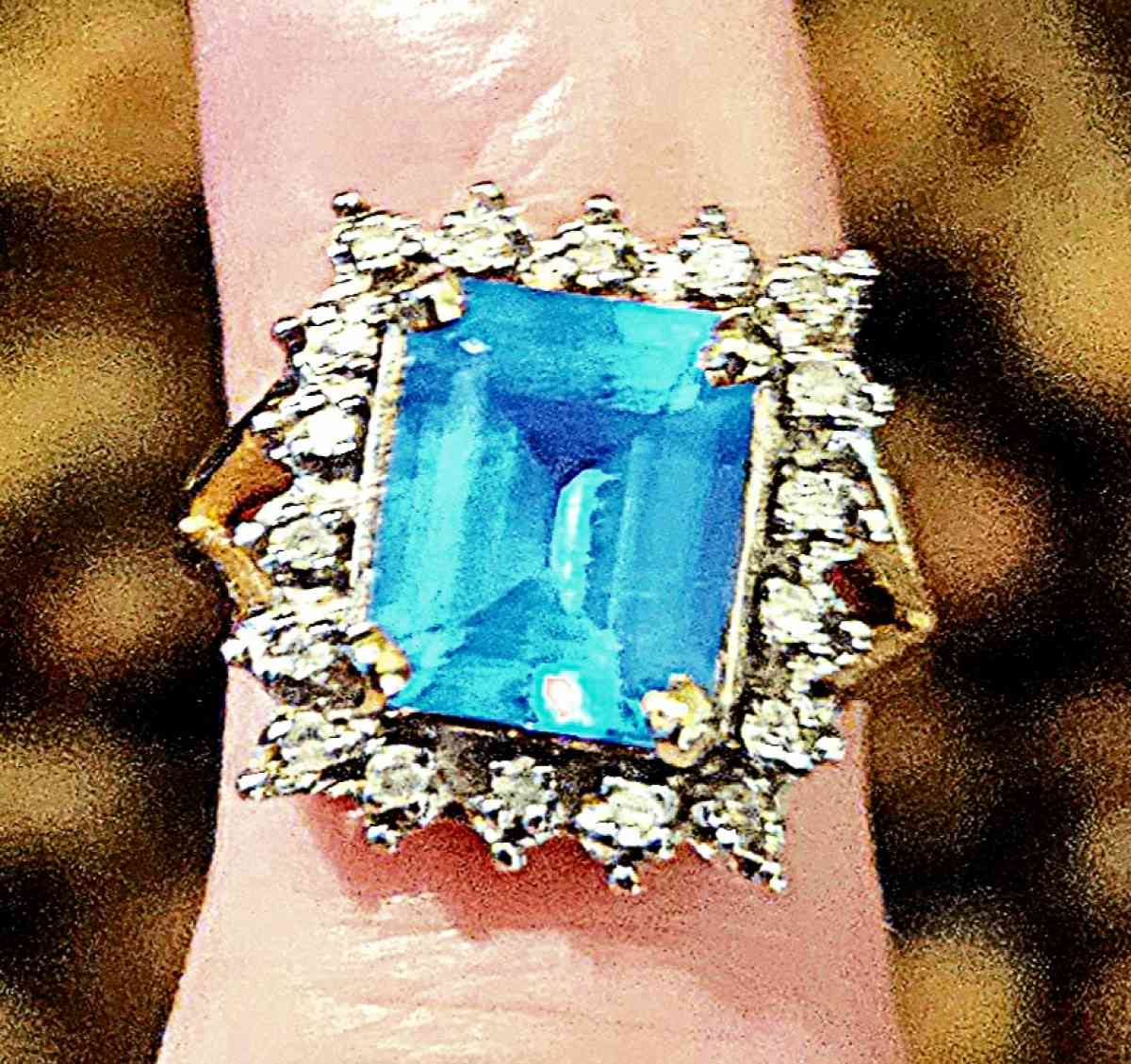 blue topaz 10k gold ring - Spartanburg, South Carolina - FleaMarketBay