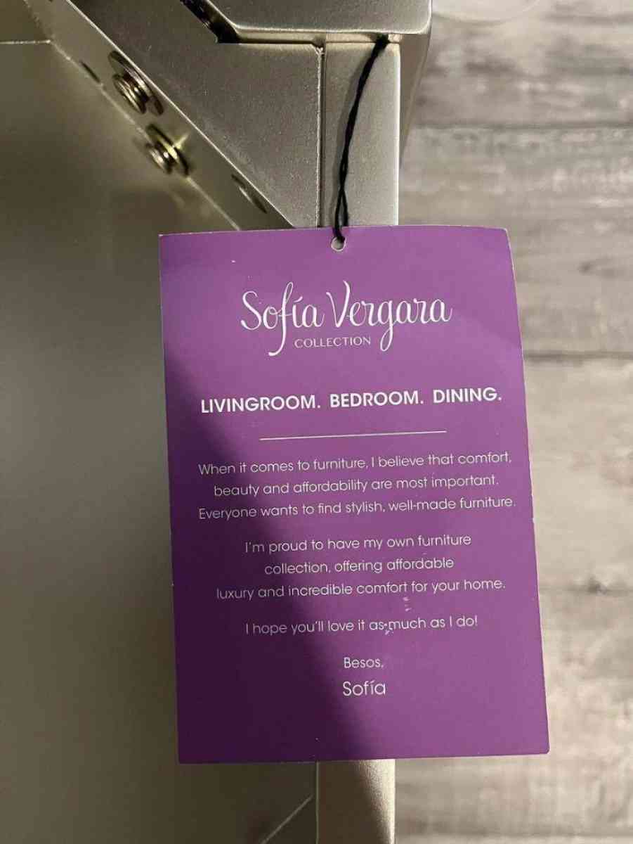 Sofia vergara vanity - Spring Branch, Texas - FleaMarketBay