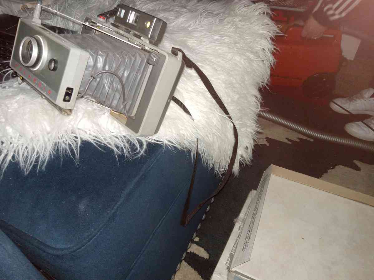 a vintage Polaroid camera - Clearlake, California - FleaMarketBay