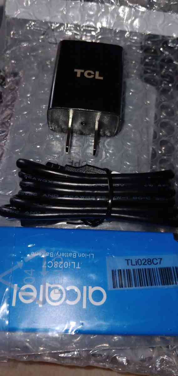 new black cell phone with charger - Yuma, Arizona - FleaMarketBay