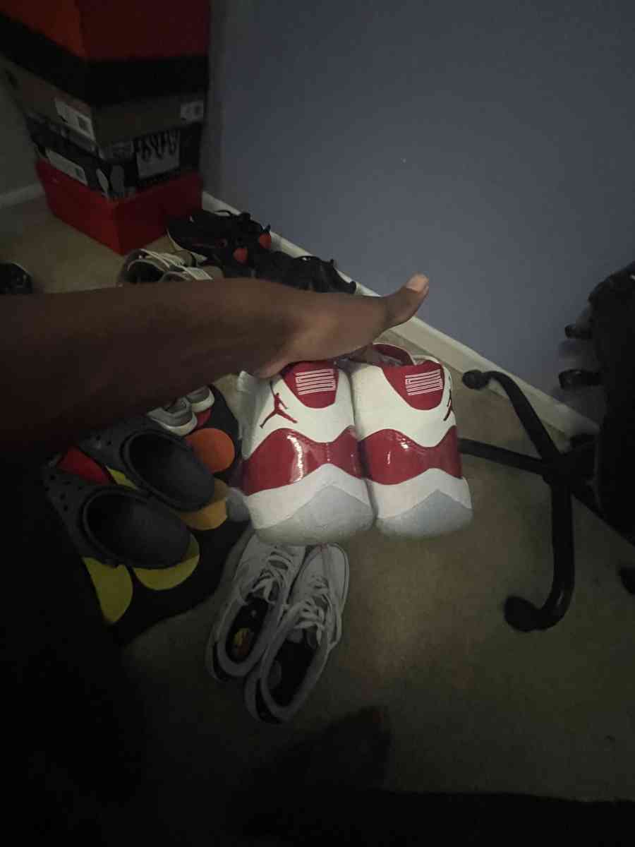 cherry 11 size 7 - Statesville, North Carolina