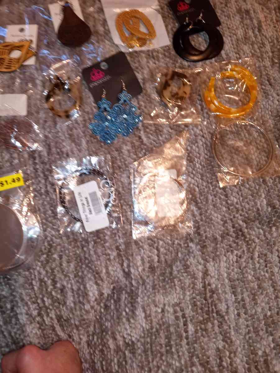 62 pairs of various brands of earrings they are all NIP - Broseley, Missouri - FleaMarketBay