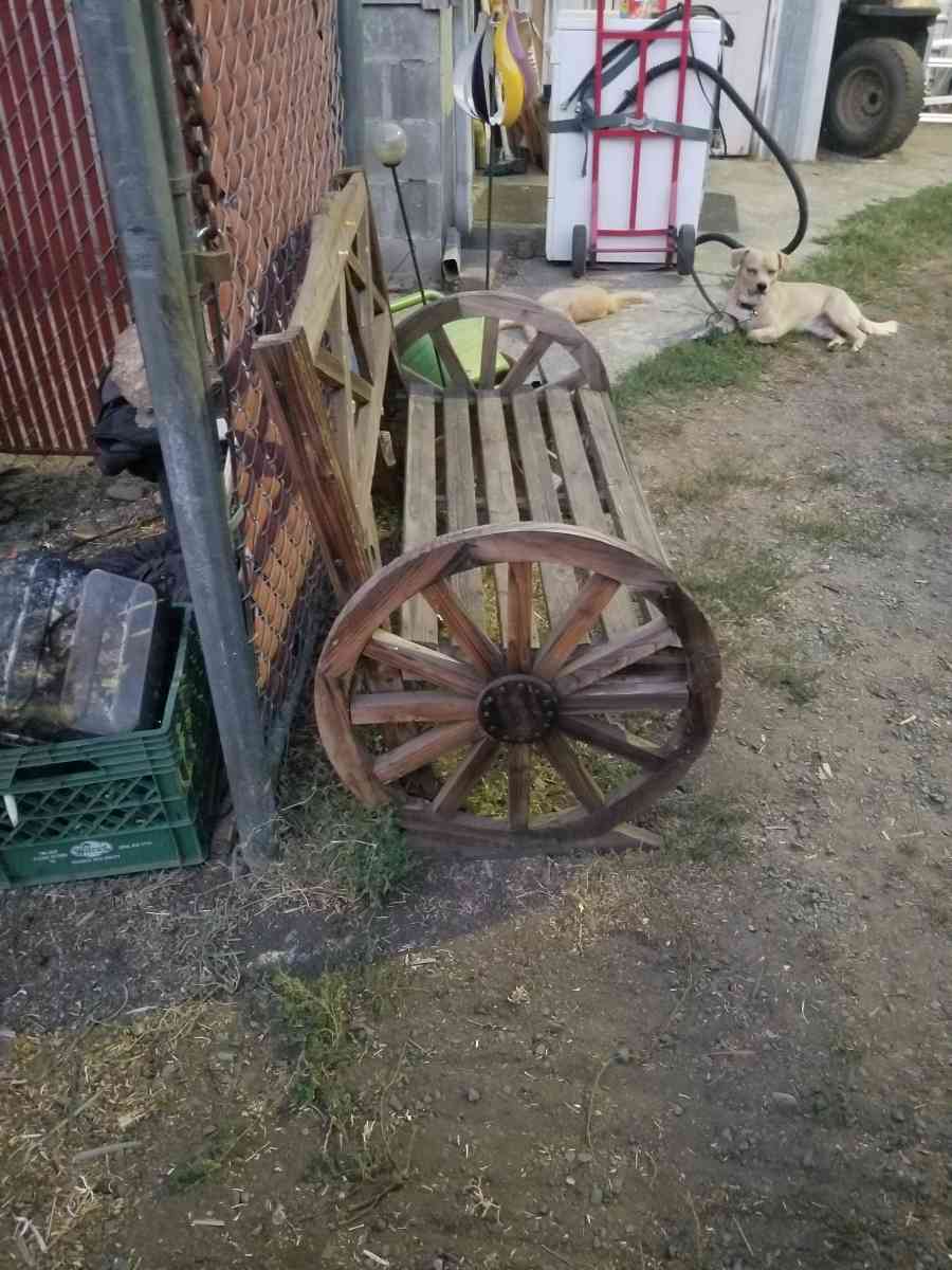 wooden handmade bench - Juliaetta, Idaho - FleaMarketBay