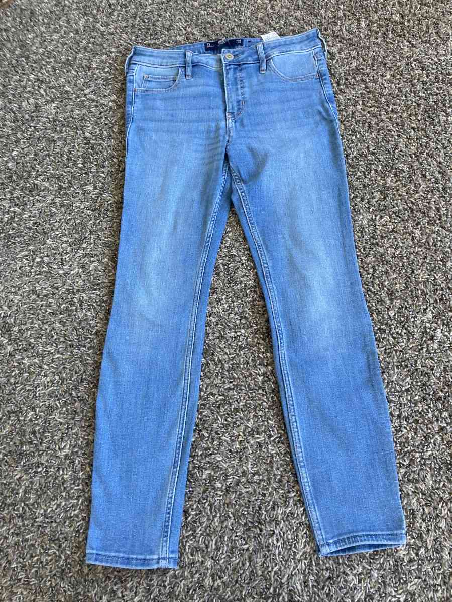 Hollister MidRise Super Skinny - Salinas, California