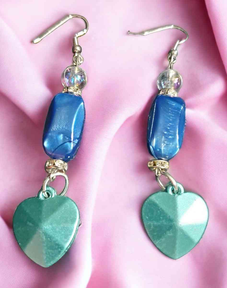 Necklace Bracelet and Earring Set - Youngsville, Louisiana - FleaMarketBay