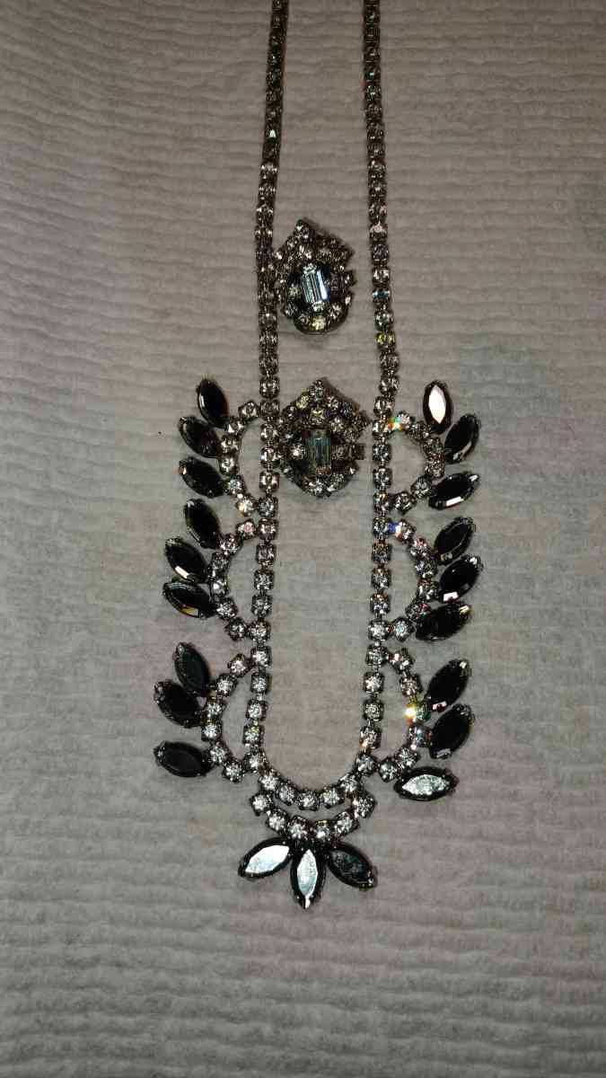 vintage necklace  with clip on earrings - Caliente, California