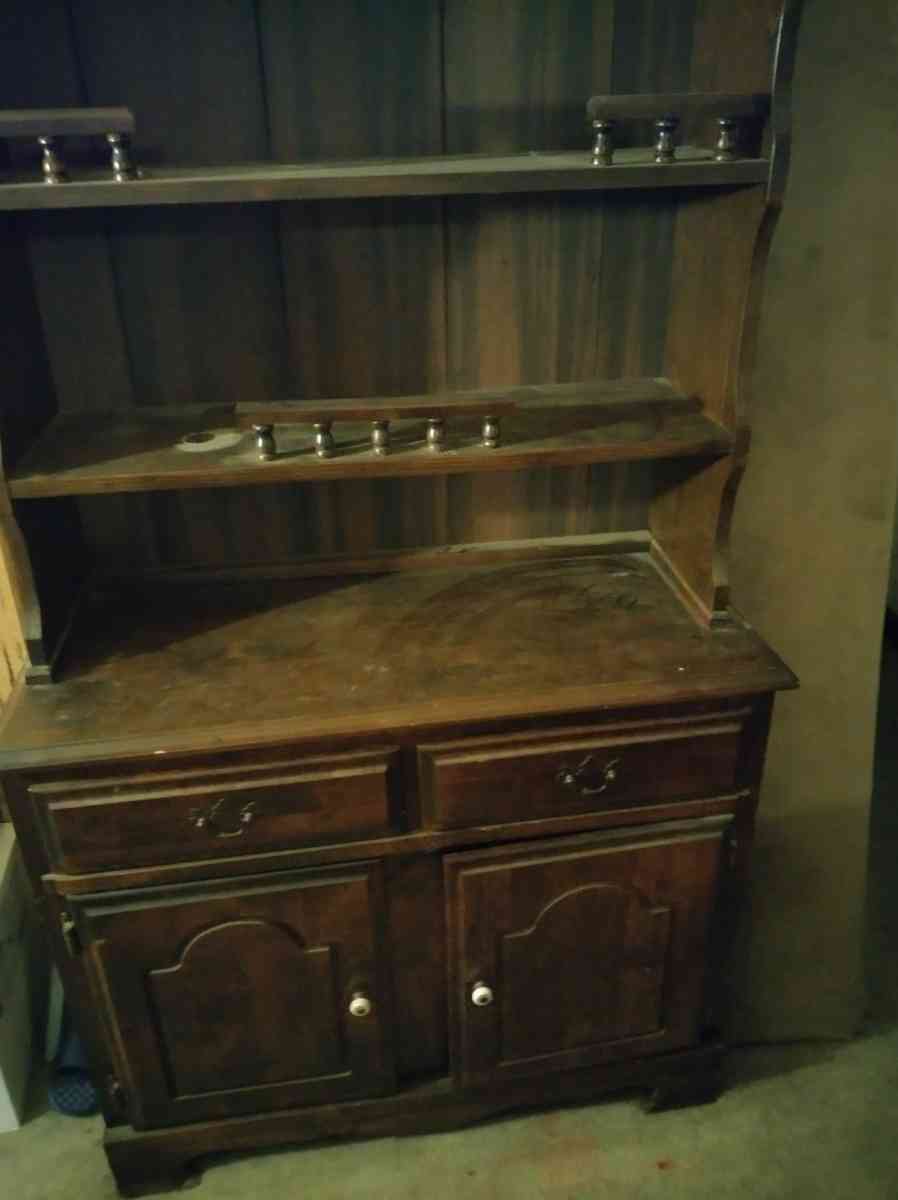 2 piece hutch Brown color - Ashland, Pennsylvania - FleaMarketBay