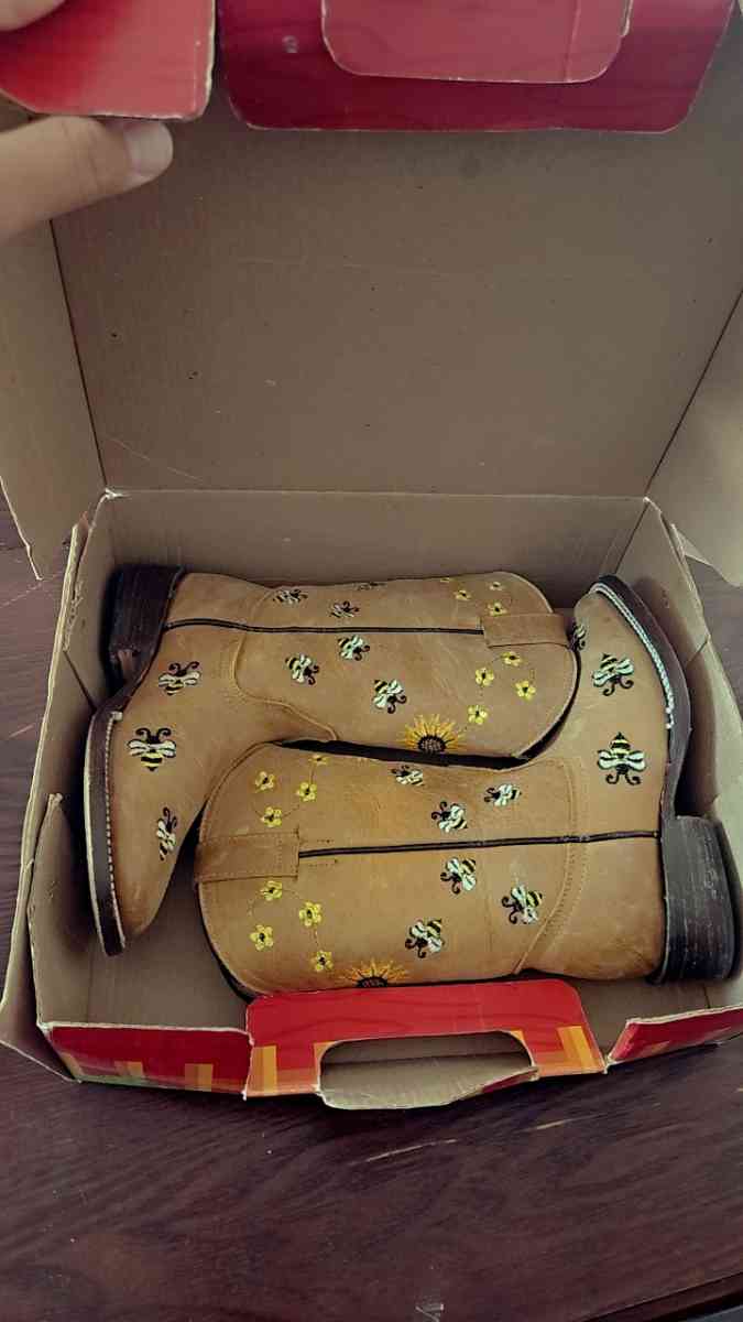 shoes - Denver City, Texas - FleaMarketBay