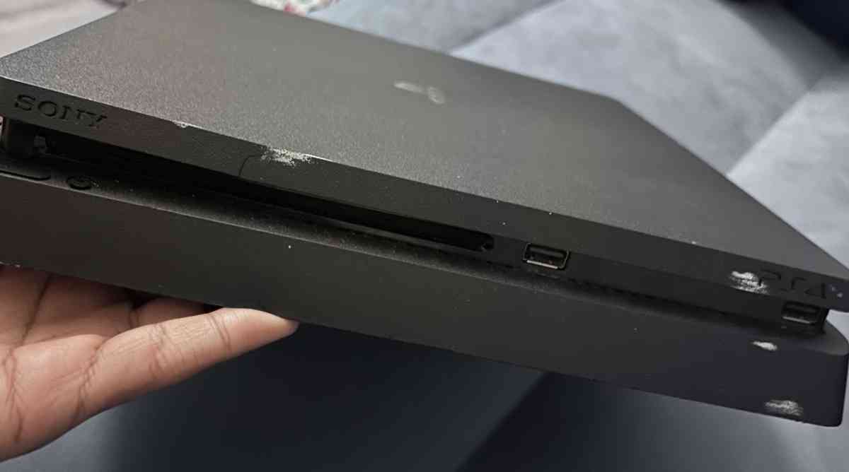 ps4 with 2 controllers - Las Vegas, Nevada - FleaMarketBay