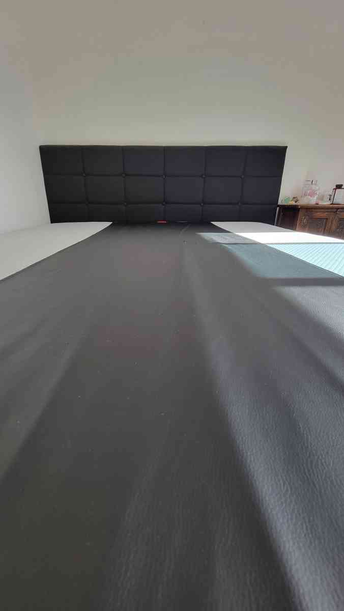 Queen memory foam mattress with a bed frame - Scottsdale, Arizona - FleaMarketBay